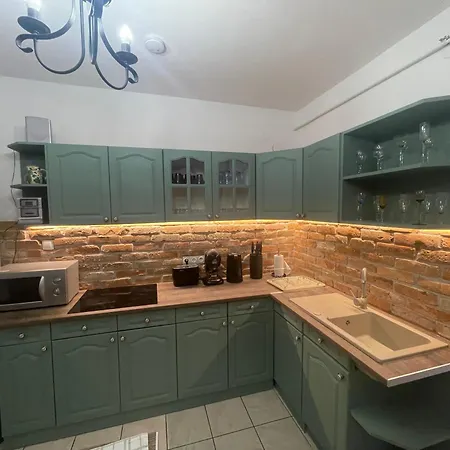 Leanyka Vendeghaz Daire Eğri