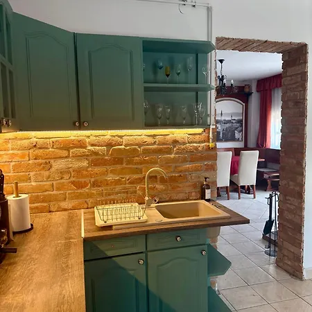 Leanyka Vendeghaz Daire Eğri