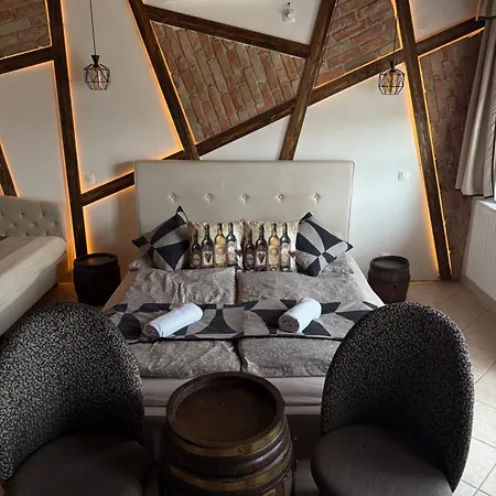 Leanyka Vendeghaz Daire *