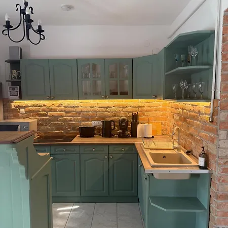 Апартаменти Leanyka Vendeghaz *