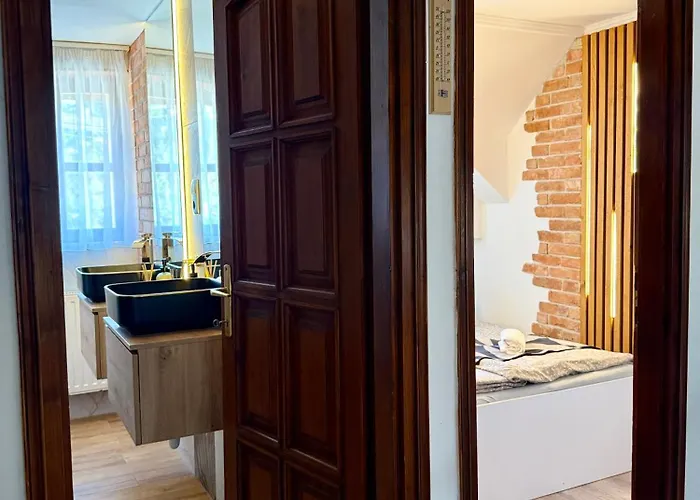 Leanyka Vendeghaz * אגר